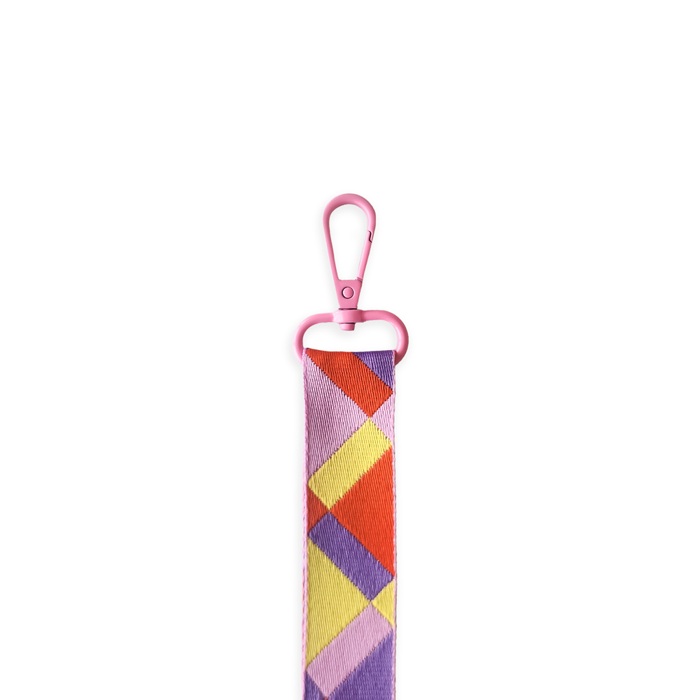 lanyard_cuadrados_rosado_bba3c6d4-f4d1-44ec-9b7f-8da298667c0d.png